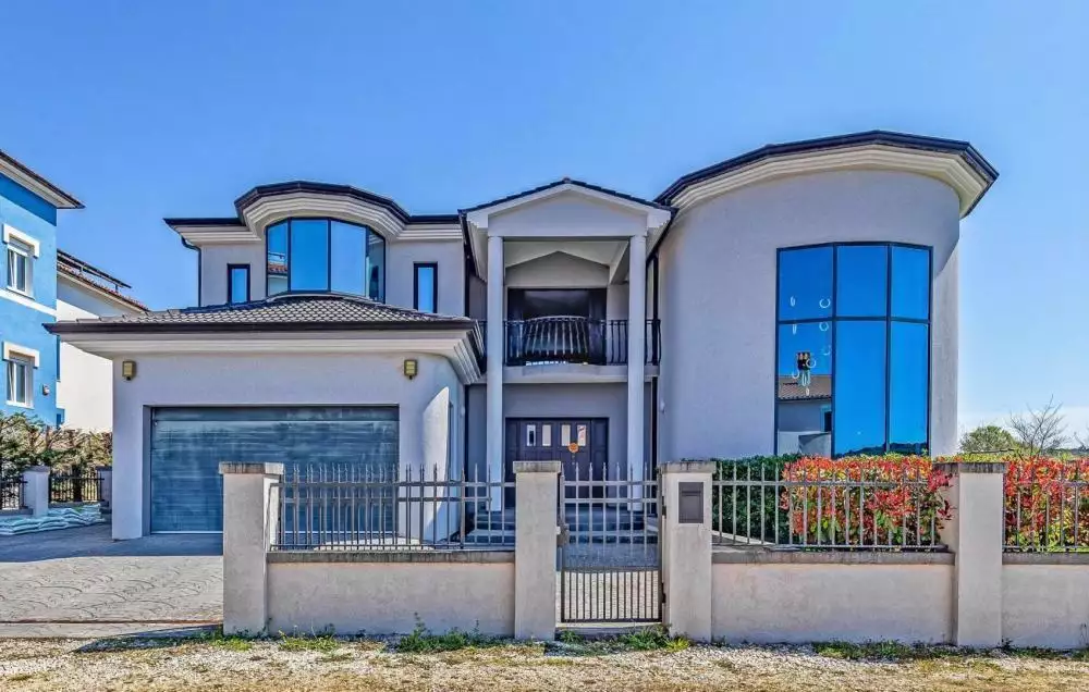 Villa 380m² in Croatia, Medulin. Priced at 1500000€ rent photo-13