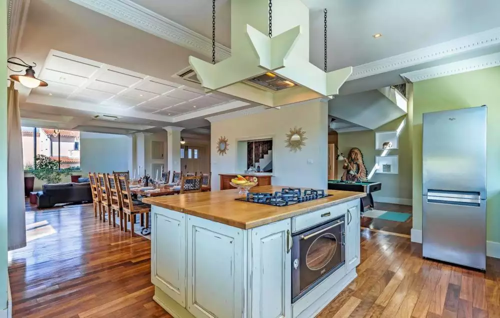 Villa 380m² in Croatia, Medulin. Priced at 1500000€ rent photo-19
