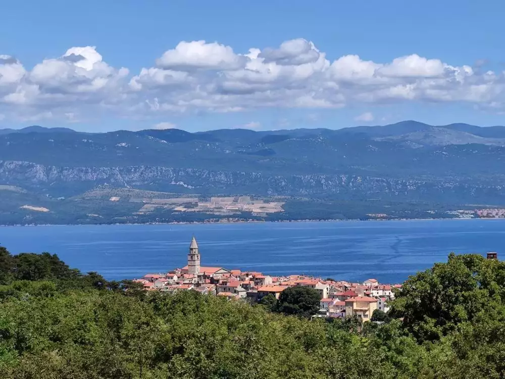 Villa 125m² in Croatia, Vrbnik. Priced at 699000€ rent photo-1