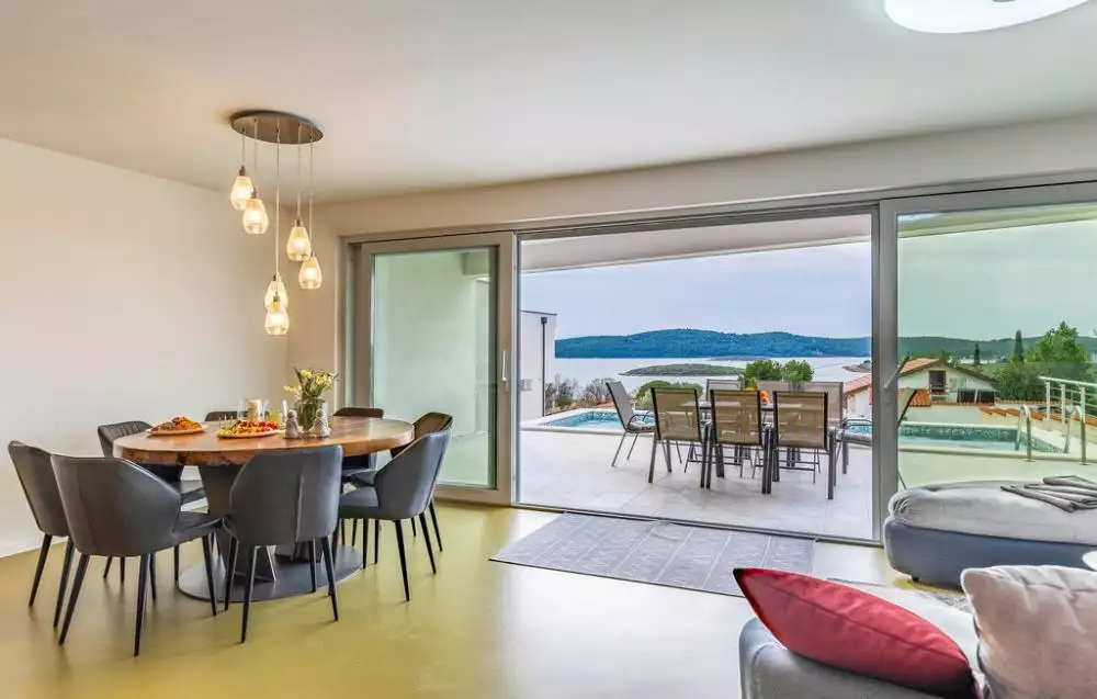 Villa 175m² in Croatia, Medulin. Priced at 1300000€ rent photo-4