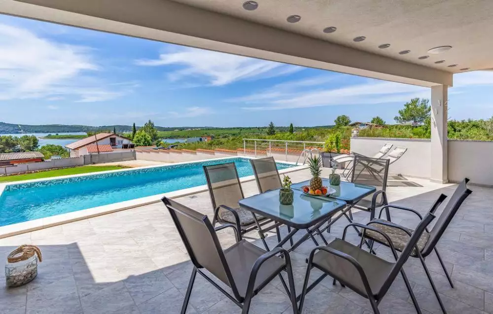Villa 175m² in Croatia, Medulin. Priced at 1300000€ rent photo-5