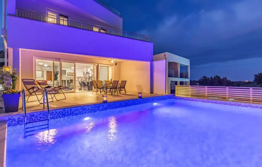 Villa 175m² in Croatia, Medulin. Priced at 1300000€ rent photo-11