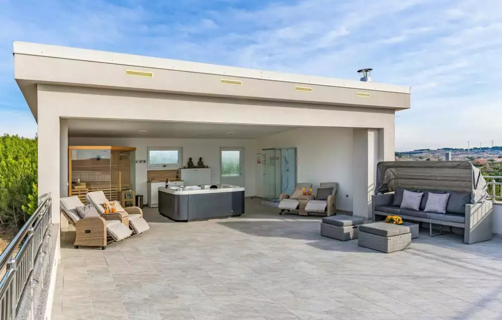 Villa 175m² in Croatia, Medulin. Priced at 1300000€ rent photo-12