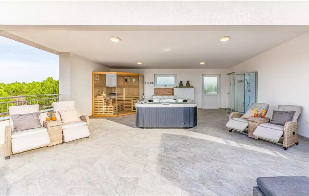 Villa 175m² in Croatia, Medulin. Priced at 1300000€ rent photo-14