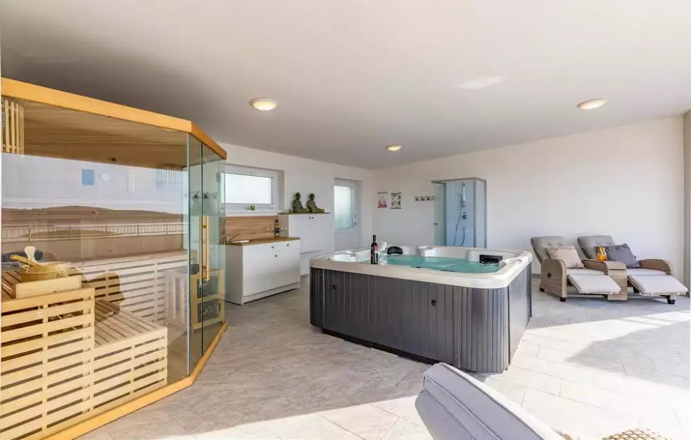 Villa 175m² in Croatia, Medulin. Priced at 1300000€ rent photo-16