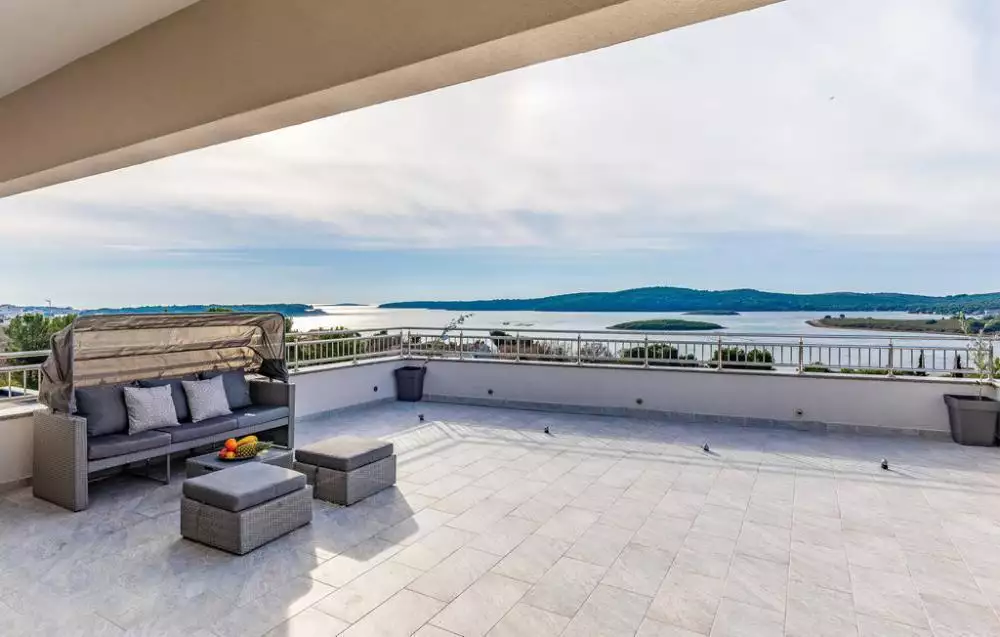 Villa 175m² in Croatia, Medulin. Priced at 1300000€ rent photo-22