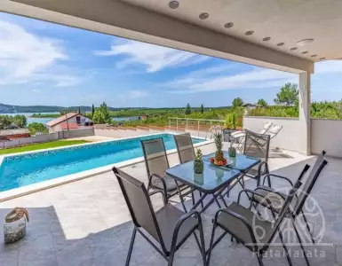 Buy in Croatia for 1300000€