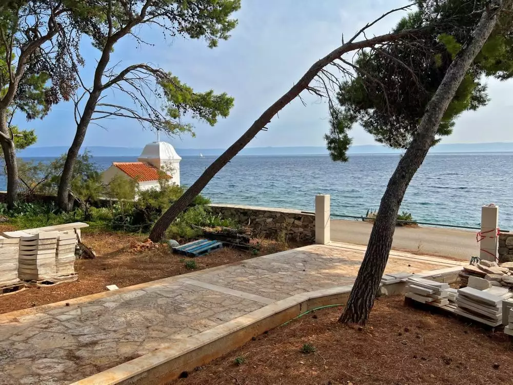 Villa 1m² in Croatia, Sumartin. Priced at 1400000€ rent photo-11