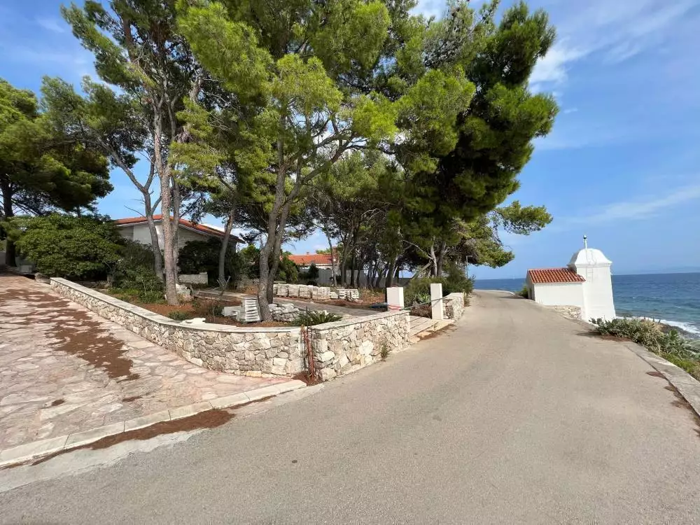 Villa 1m² in Croatia, Sumartin. Priced at 1400000€ rent photo-13