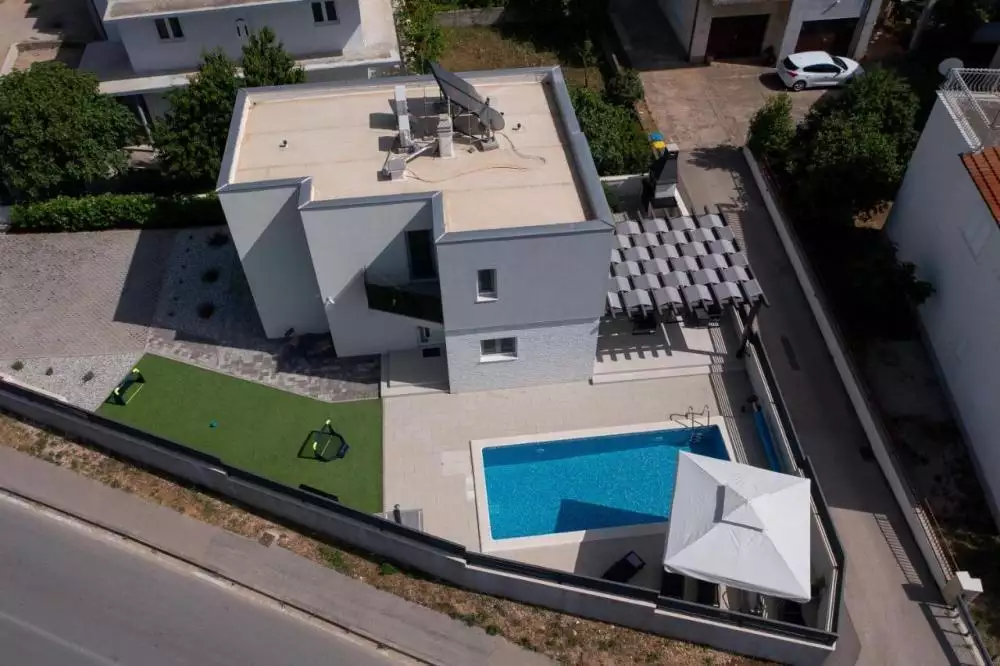 Villa 197m² in Croatia, Brodarica. Priced at 580000€ rent photo-2