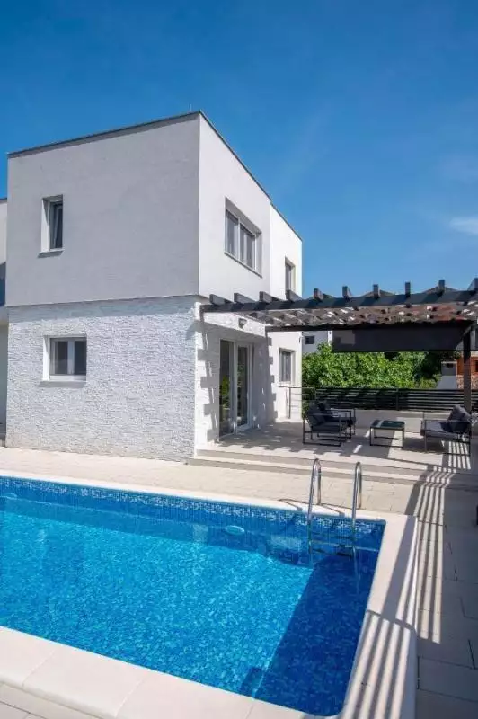Villa 197m² in Croatia, Brodarica. Priced at 580000€ rent photo-5