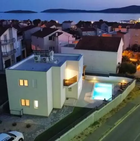 Villa 197m² in Croatia, Brodarica. Priced at 580000€ rent photo-14