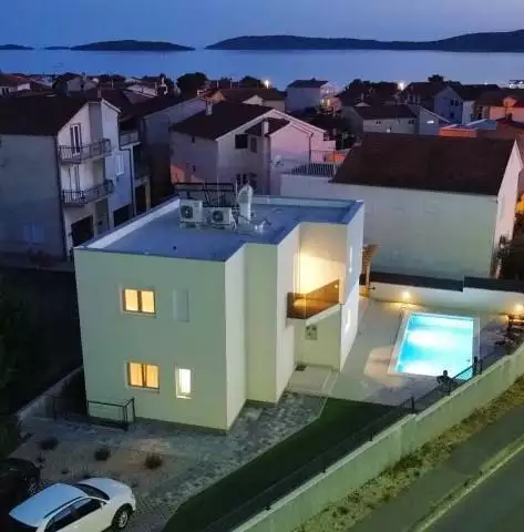 Villa 197m² in Croatia, Brodarica. Priced at 580000€ rent photo-16
