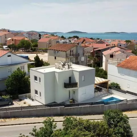 Villa 197m² in Croatia, Brodarica. Priced at 580000€ rent photo-17