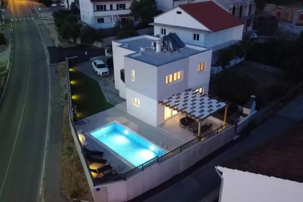 Villa 197m² in Croatia, Brodarica. Priced at 580000€ rent photo-23