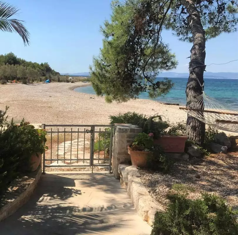 Villa 210m² in Croatia, Supetar. Priced at 1750000€ rent photo-6