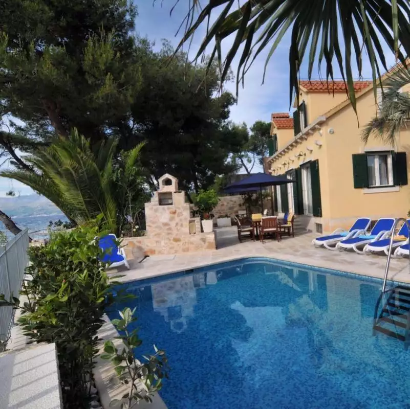 Villa 210m² in Croatia, Supetar. Priced at 1750000€ rent photo-7