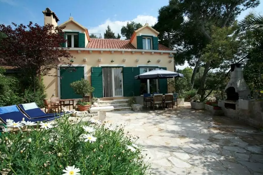 Villa 210m² in Croatia, Supetar. Priced at 1750000€ rent photo-14