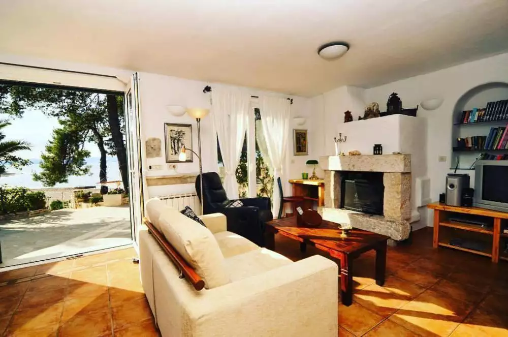 Villa 210m² in Croatia, Supetar. Priced at 1750000€ rent photo-15