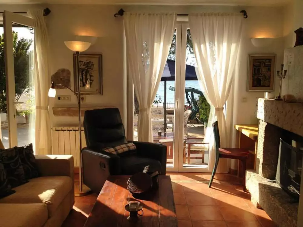 Villa 210m² in Croatia, Supetar. Priced at 1750000€ rent photo-16