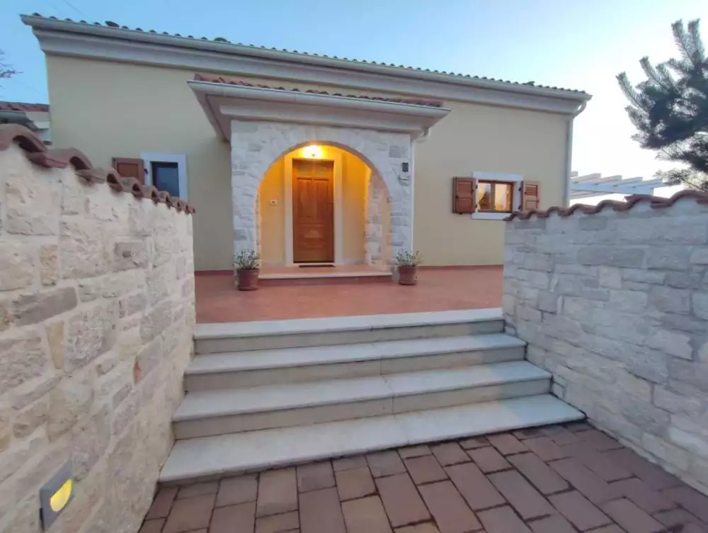 Villa 143m² in Croatia, Brtonigla. Priced at 675500€ rent photo-5