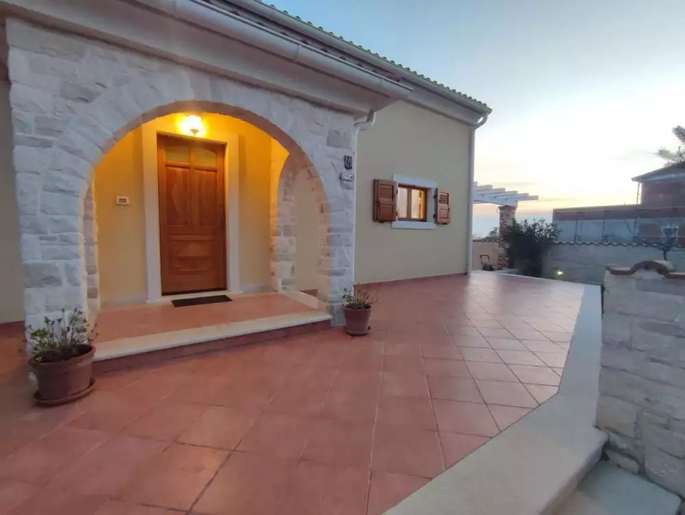 Villa 143m² in Croatia, Brtonigla. Priced at 675500€ rent photo-6