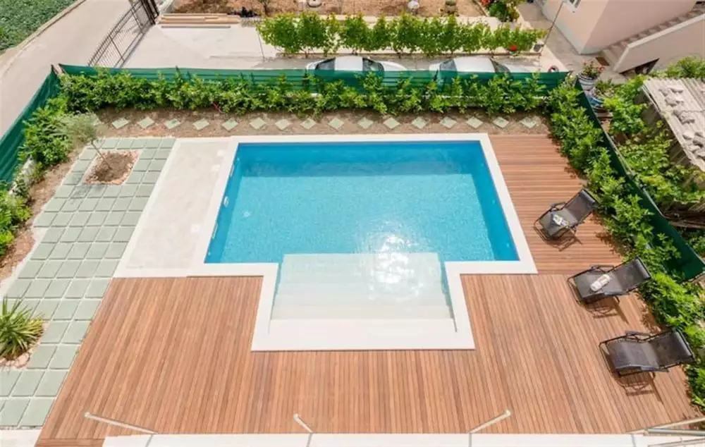 Villa 240m² in Croatia, Ciovo. Priced at 750000€ rent photo-2