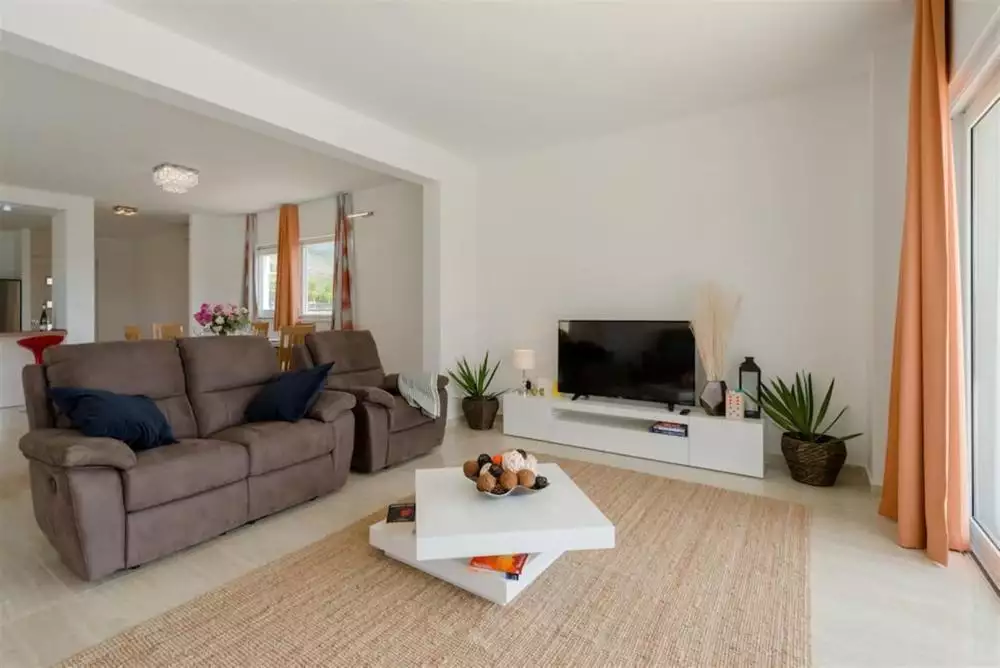 Villa 240m² in Croatia, Ciovo. Priced at 750000€ rent photo-6