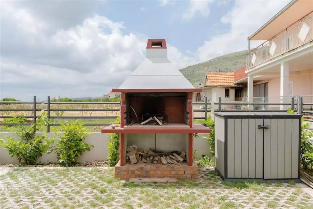 Villa 240m² in Croatia, Ciovo. Priced at 750000€ rent photo-15