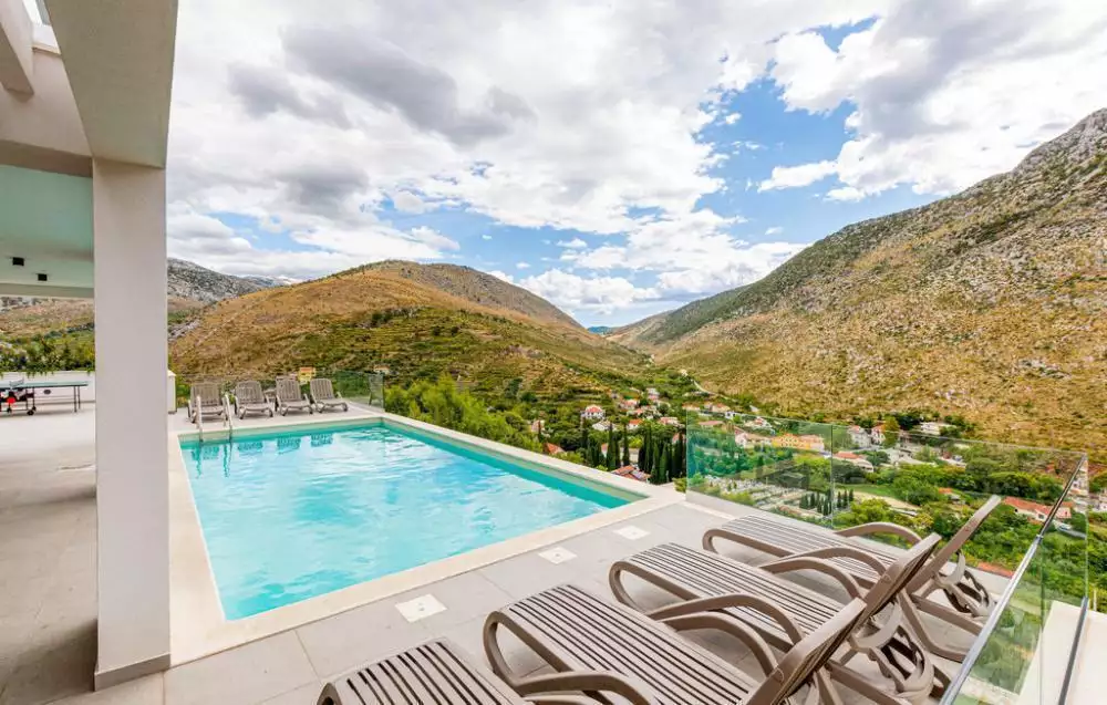 Villa 300m² in Croatia, Split. Priced at 1360000€ rent photo-2