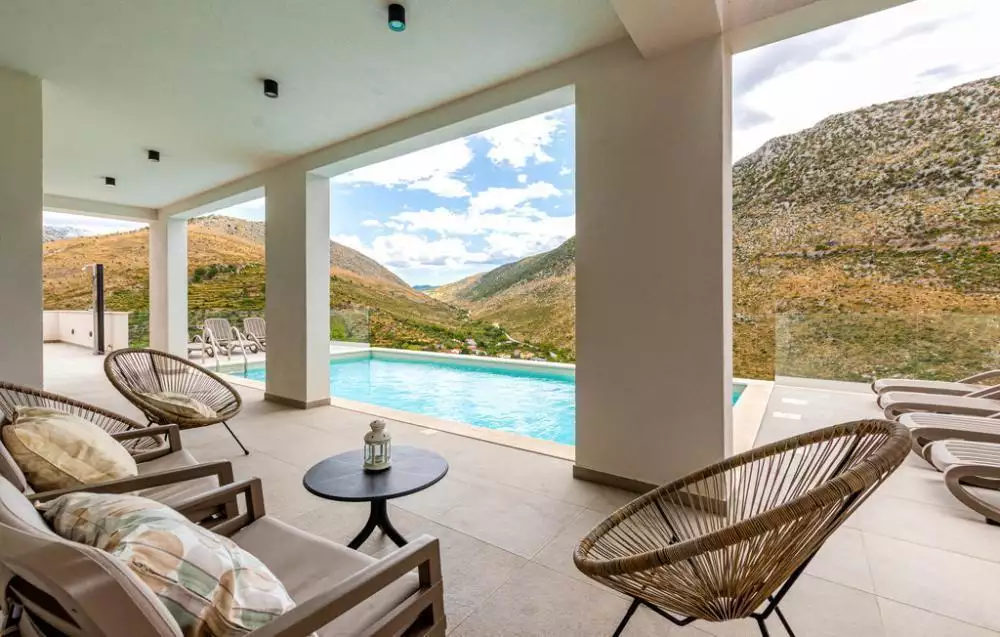 Villa 300m² in Croatia, Split. Priced at 1360000€ rent photo-3