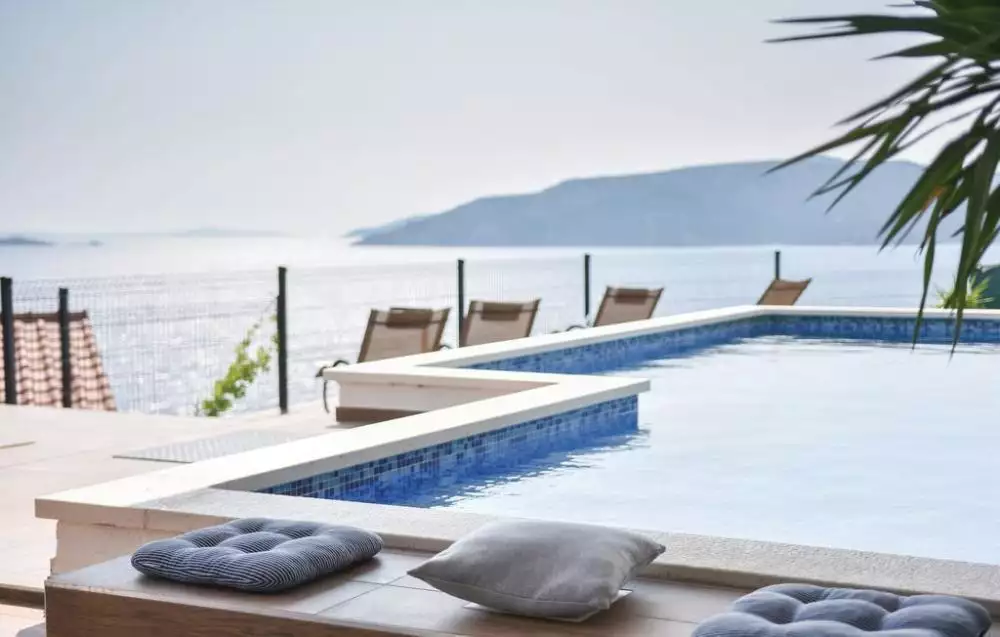 Villa 325m² in Croatia, Ciovo. Priced at 1700000€ rent photo-2