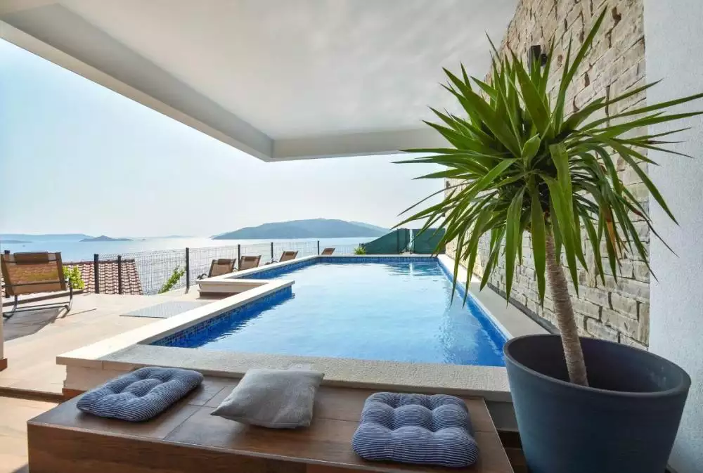 Villa 325m² in Croatia, Ciovo. Priced at 1700000€ rent photo-4