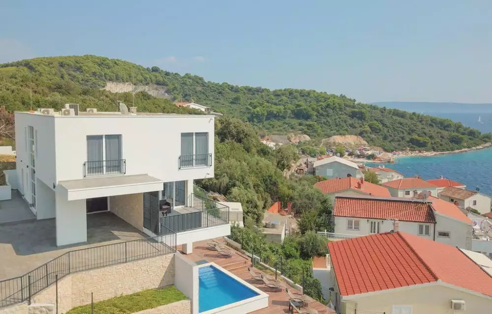 Villa 325m² in Croatia, Ciovo. Priced at 1700000€ rent photo-5