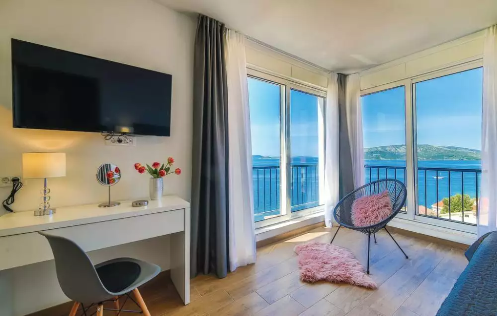 Villa 325m² in Croatia, Ciovo. Priced at 1700000€ rent photo-15