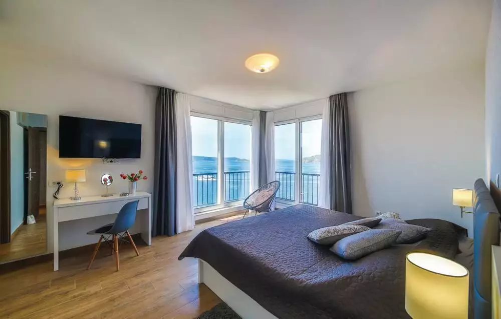 Villa 325m² in Croatia, Ciovo. Priced at 1700000€ rent photo-16