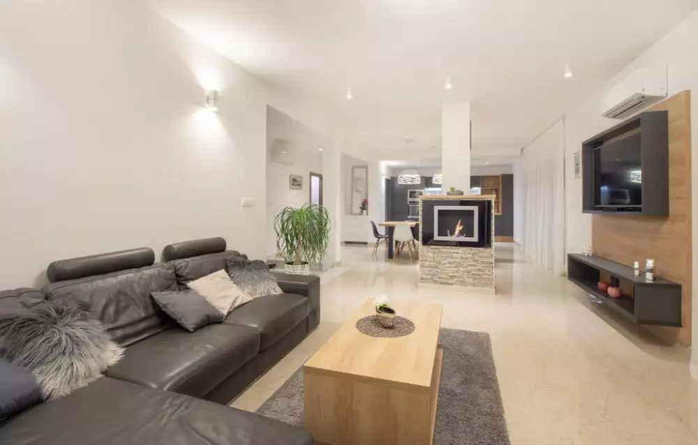 Villa 325m² in Croatia, Ciovo. Priced at 1700000€ rent photo-22