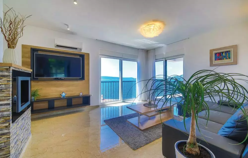 Villa 325m² in Croatia, Ciovo. Priced at 1700000€ rent photo-23