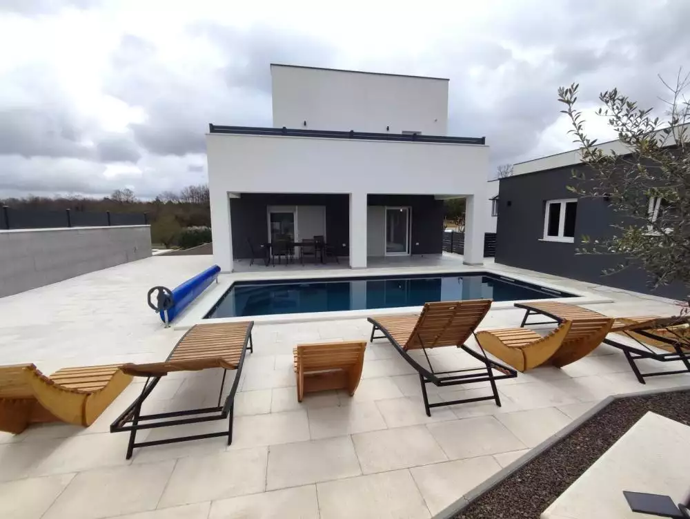 Villa 195m² in Croatia, Vodnjan. Priced at 830000€ rent photo-2