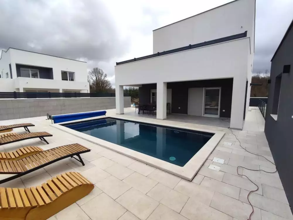 Villa 195m² in Croatia, Vodnjan. Priced at 830000€ rent photo-19