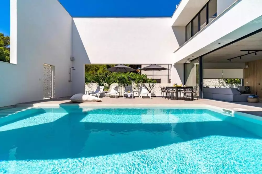 Villa 225m² in Croatia, Supetar. Priced at 1300000€ rent photo-3