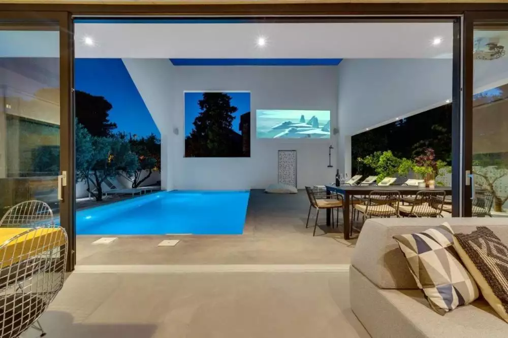 Villa 225m² in Croatia, Supetar. Priced at 1300000€ rent photo-8