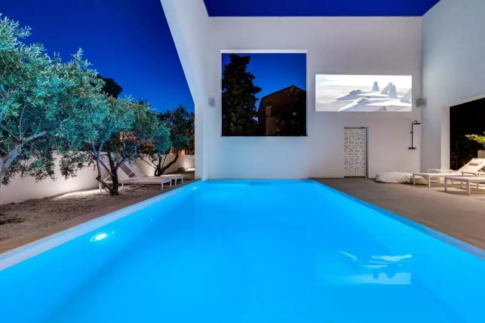Villa 225m² in Croatia, Supetar. Priced at 1300000€ rent photo-13