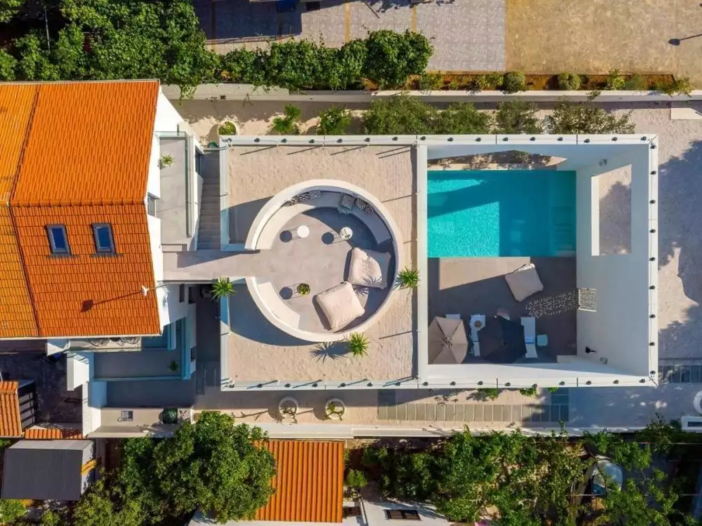 Villa 225m² in Croatia, Supetar. Priced at 1300000€ rent photo-14