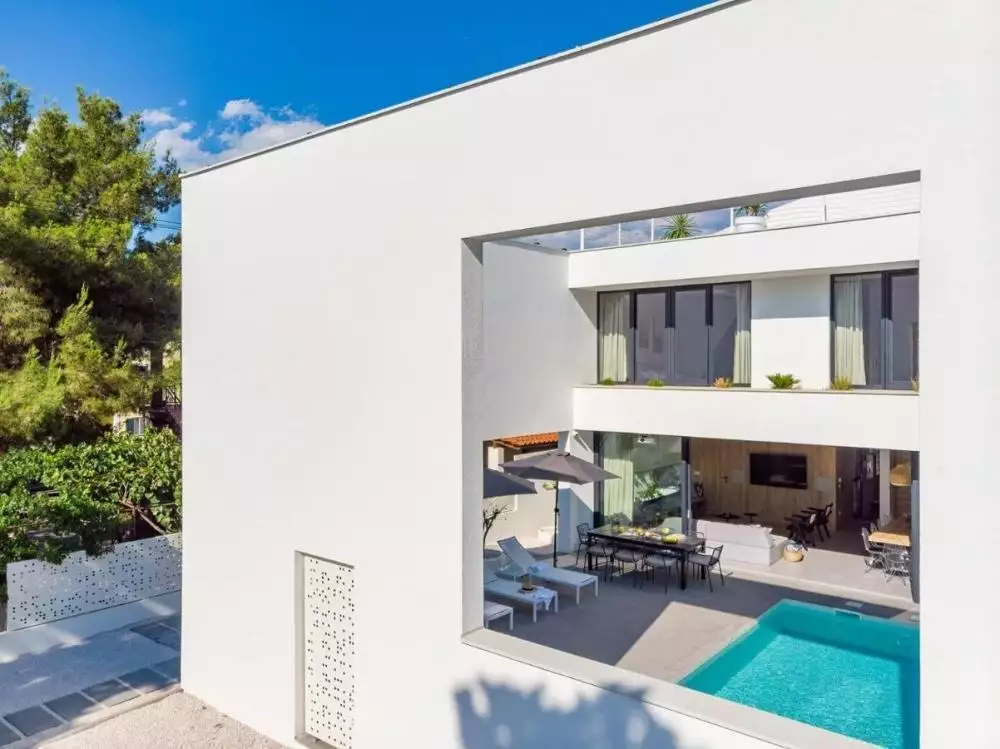 Villa 225m² in Croatia, Supetar. Priced at 1300000€ rent photo-15