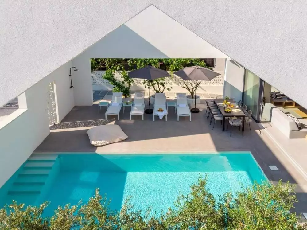 Villa 225m² in Croatia, Supetar. Priced at 1300000€ rent photo-16