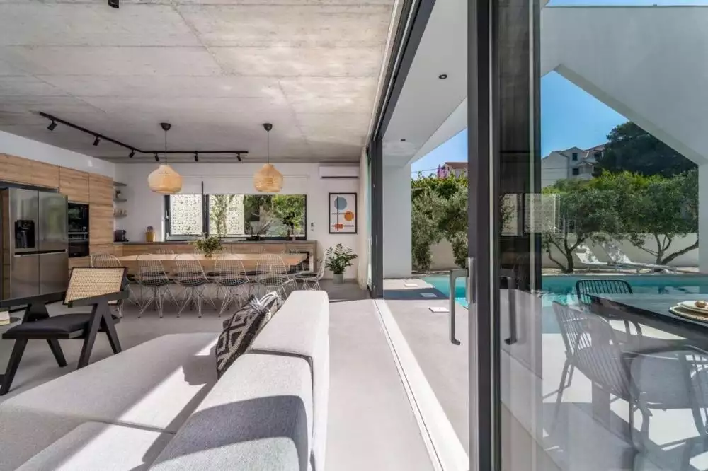 Villa 225m² in Croatia, Supetar. Priced at 1300000€ rent photo-22