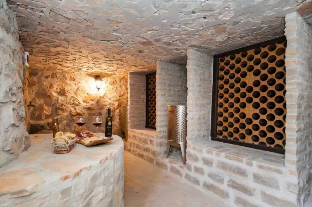Villa 230m² in Croatia, Milna. Priced at 2000000€ rent photo-8