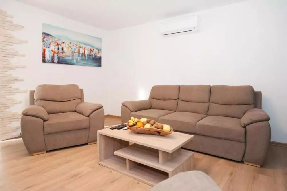 Villa 230m² in Croatia, Milna. Priced at 2000000€ rent photo-11