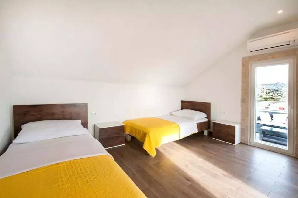 Villa 230m² in Croatia, Milna. Priced at 2000000€ rent photo-22